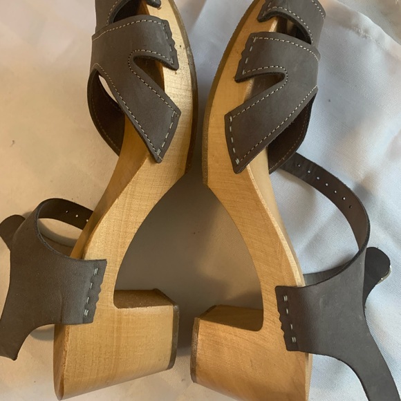 Leather clogs - Picture 1 of 5